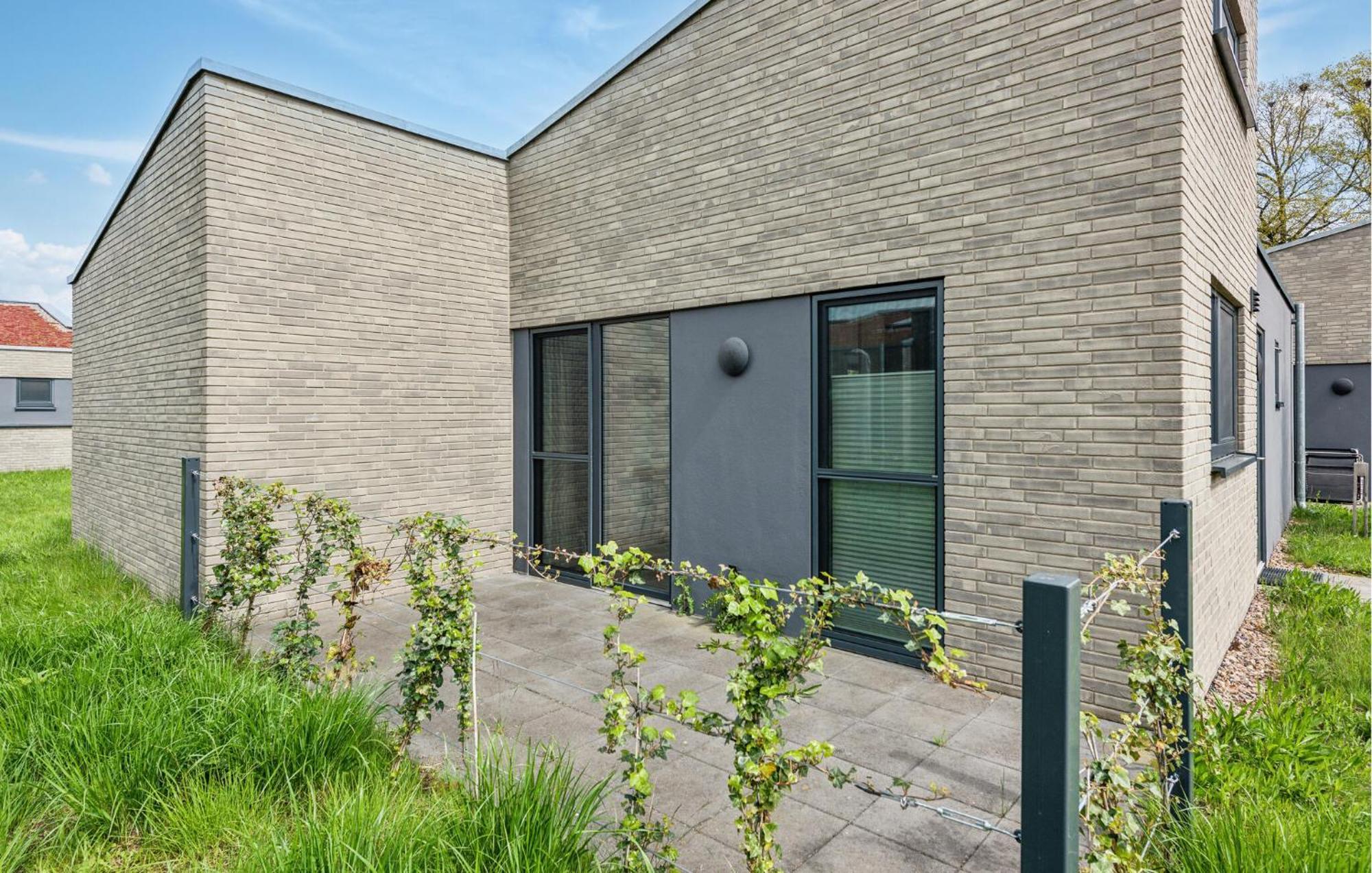 2 Bedroom Awesome Home In Lembruch-Duemmer See Экстерьер фото